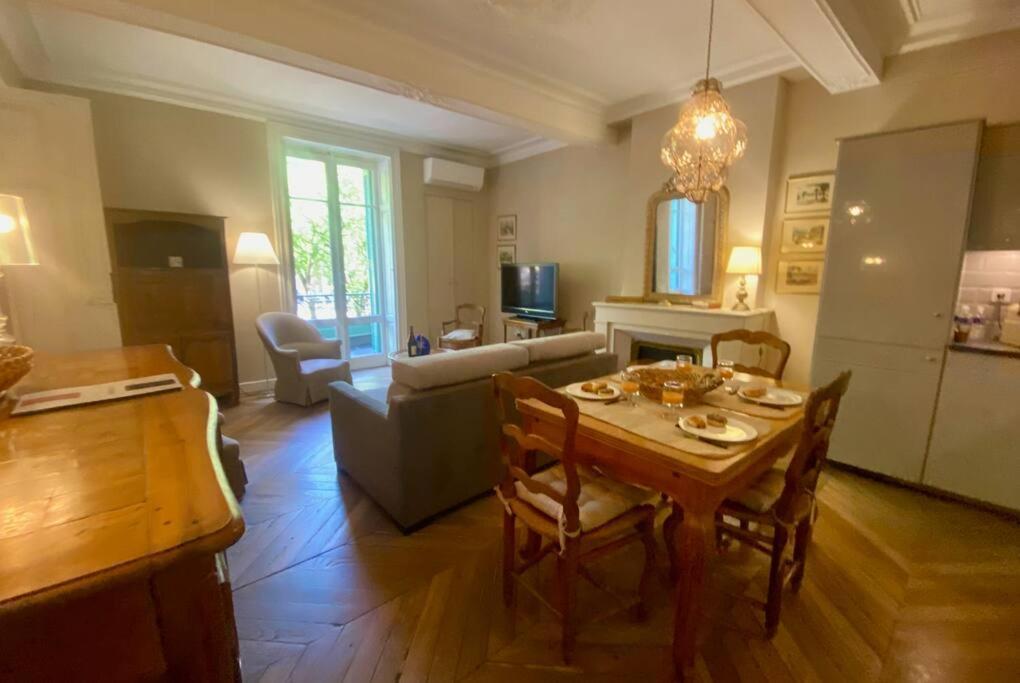 L'Historien - Avec Balcon Coeur De Nimes Apartment Ngoại thất bức ảnh